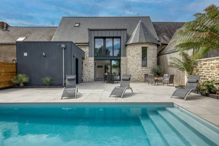 Maison de vacances pour 15 personnes, avec Terrasse ainsi que Jardin et Piscine dans Bretagne, France